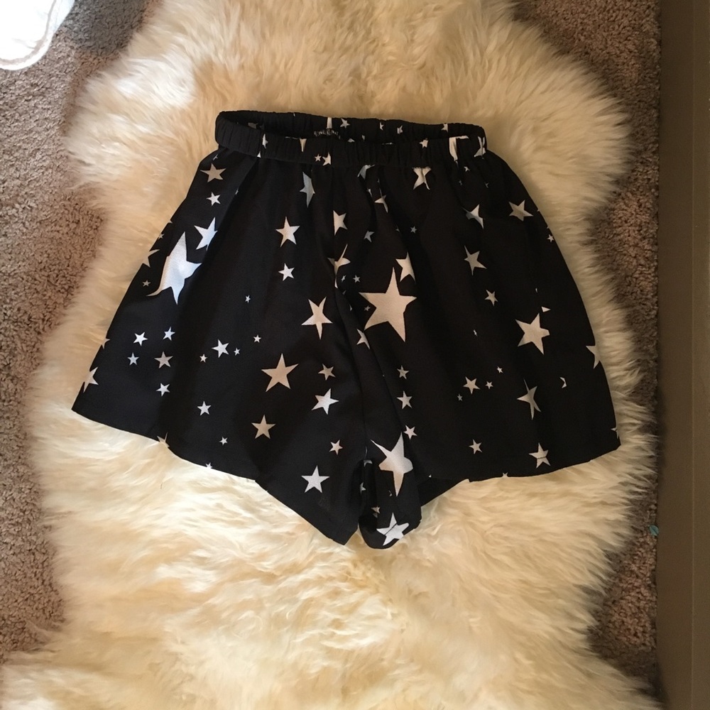 Princess Polly star print flowy shorts